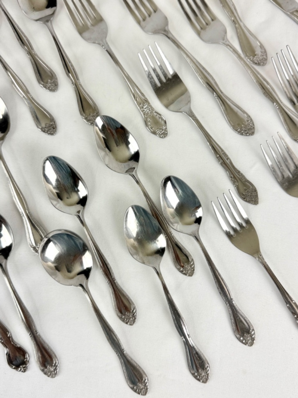 Vintage Carlton CAS4 Stainless Steel Flatware w Serving Pieces 43 pc Lot Japan - Picture 11 of 16